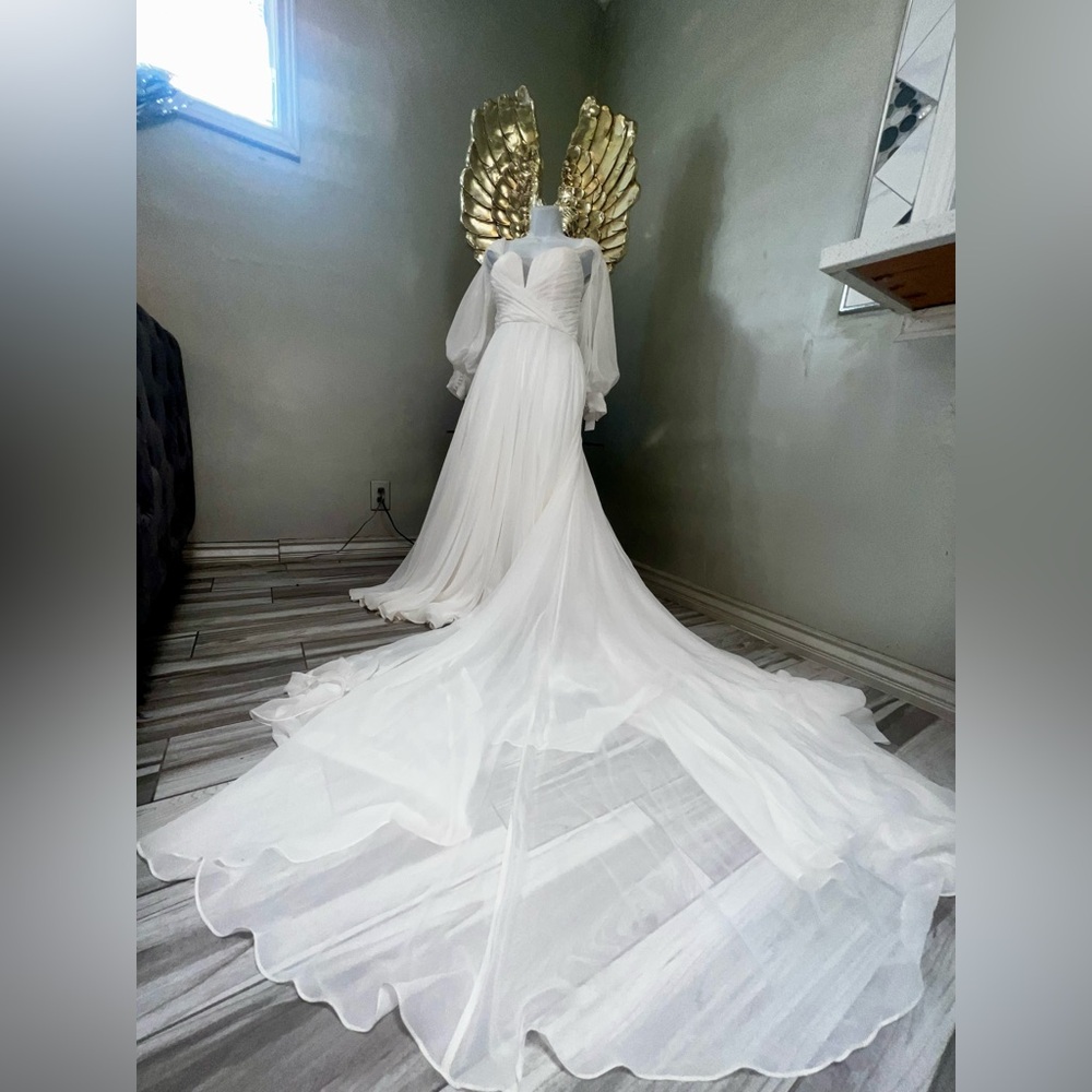 Breathtaking Essence of Australia Wedding Dress with Detachable Sleeves - Picture 8 of 16